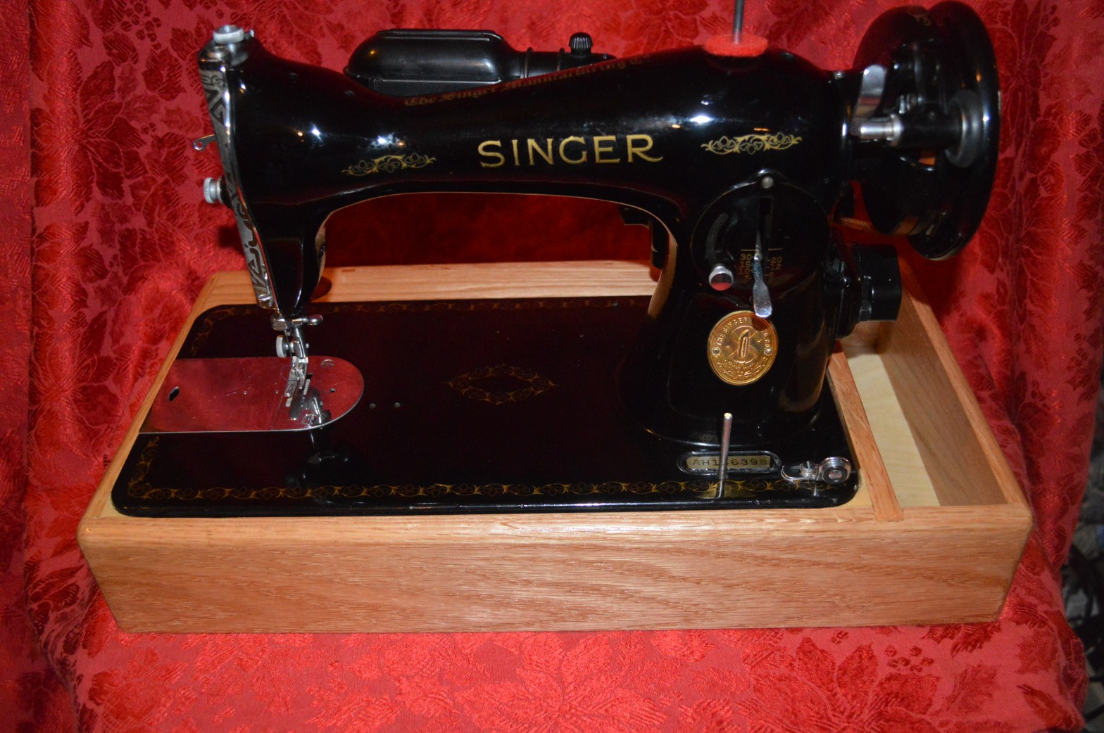 How to thread a vintage sewing machine - old singer sewing machine