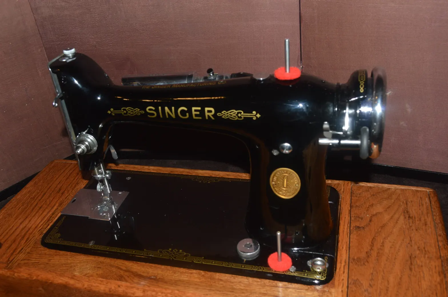 Rare Antique 1919 Model 27/28 Singer Sewing Machine w/Case, Decals